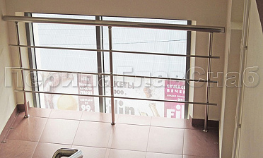 Межэтажное ограждение окна из нержавейки купить в Казани