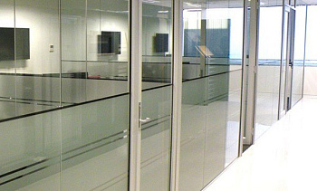Перегородки из стекла в офисе в Казани. Готовые проекты ПерилаГлавСнаб