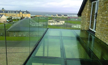 Стеклянные полы на балконе в Казани. Готовые проекты ПерилаГлавСнаб