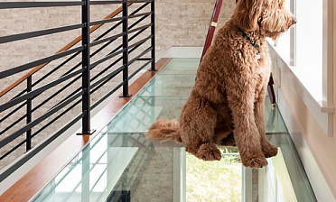 Стеклянный пол на площадке в частном доме купить в Казани