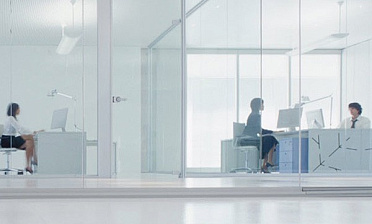 Стеклянные прозрачные перегородки в офис премиум купить в Казани