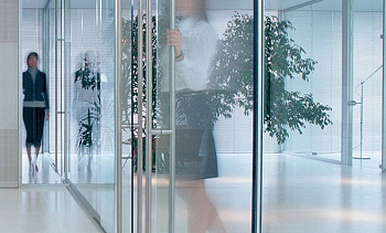 Перегородки в офис с прозрачным стеклом премиум в Казани. Готовые проекты ПерилаГлавСнаб