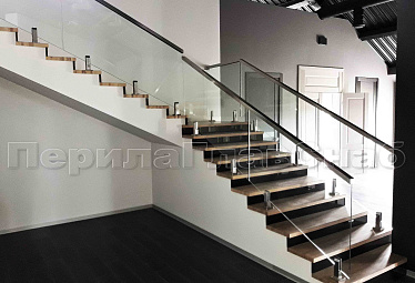 Стеклянные перила для колодезных лестниц купить в Казани