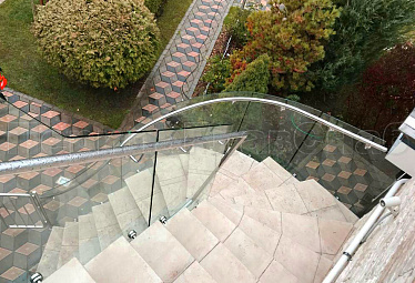 Стеклянные ограждения для улицы купить в Казани