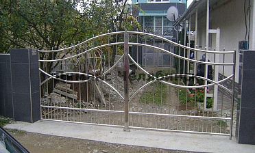 Нержавеющие двустворчатые калитки с вертикальным заполнением купить в Казани