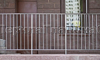 Перила на балкон с вертикальным заполнением в Казани. Готовые проекты ПерилаГлавСнаб