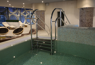 Ограждения и поручни из нержавеющей стали для бассейна, бани и сауны купить в Казани