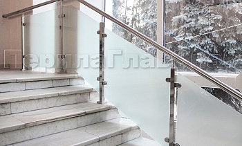 Ограждениие из нержавейки со стеклом для окон в Казани. Готовые проекты ПерилаГлавСнаб