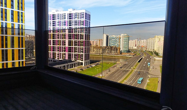  Бронзовое стекло на профиле на террасе в Казани. Готовые проекты ПерилаГлавСнаб