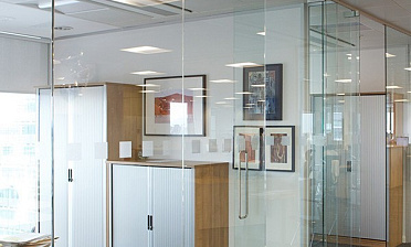 Стеклянные перегородки премиум для офиса купить в Казани