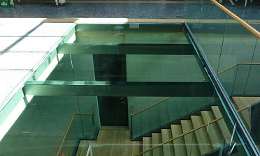 Стеклянный потолок в бизнес-центре купить в Казани