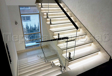 Стеклянные перила для маршевых лестниц купить в Казани
