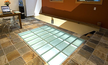 Подсветка стеклянного пола в доме в Казани. Готовые проекты ПерилаГлавСнаб