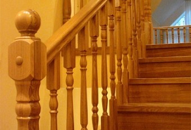 Деревянные лестницы купить в Казани