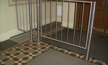 Ограждение лестниц для детей с вертикальным заполнением купить в Казани