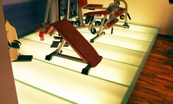 Люминесцентная подсветка стеклянного блочного пола в Казани. Готовые проекты ПерилаГлавСнаб