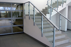 Стеклянные перила для колодезных лестниц в Казани. Готовые проекты ПерилаГлавСнаб - фото 5