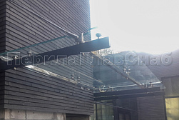 Стеклянные козырьки на спайдерах в Казани. Готовые проекты ПерилаГлавСнаб - фото 7