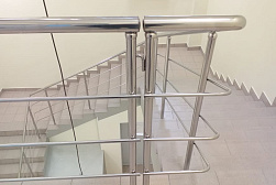 Перила для лестниц из металла в Казани. Готовые проекты ПерилаГлавСнаб - фото 16