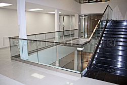 Стеклянные ограждения для торговых  и бизнес центров в Казани. Готовые проекты ПерилаГлавСнаб - фото 16