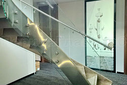 Стеклянные перила для винтовых лестниц в Казани. Готовые проекты ПерилаГлавСнаб - фото 7