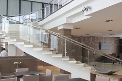 Стеклянные перила для винтовых лестниц в Казани. Готовые проекты ПерилаГлавСнаб - фото 19