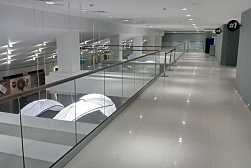 Стеклянные ограждения для торговых  и бизнес центров в Казани. Готовые проекты ПерилаГлавСнаб - фото 3