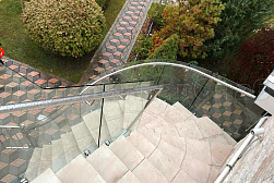 Стеклянные перила для винтовых лестниц в Казани. Готовые проекты ПерилаГлавСнаб - фото 13