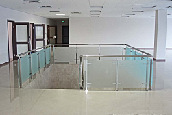 Ограждения из нержавейки со стеклом в Казани. Готовые проекты ПерилаГлавСнаб - фото 10