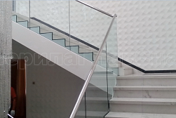 Стеклянные перила для лестниц в Казани. Готовые проекты ПерилаГлавСнаб - фото 4