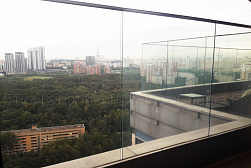 Цельностеклянные ограждения для крыш в Казани. Готовые проекты ПерилаГлавСнаб - фото 12