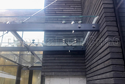 Стеклянные козырьки на спайдерах в Казани. Готовые проекты ПерилаГлавСнаб - фото 5