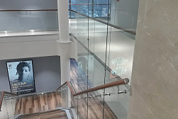 Цельностеклянные ограждения на несущем стекле в Казани. Готовые проекты ПерилаГлавСнаб - фото 14